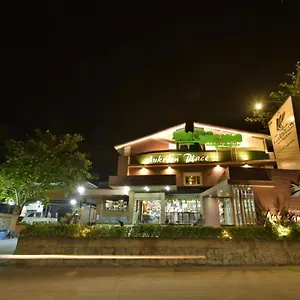 Aukotan Place Отель Тау